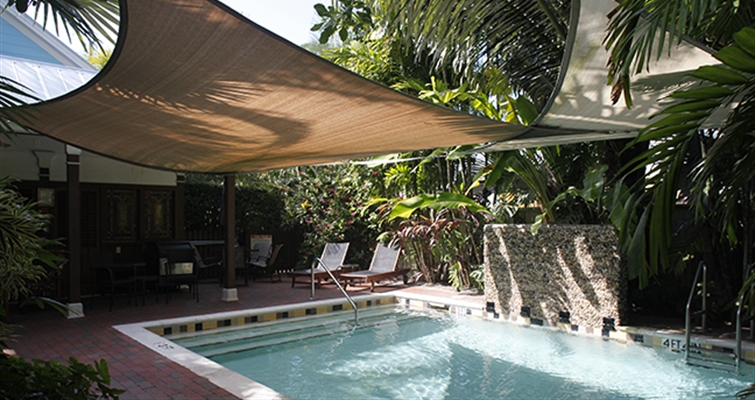 Travelers Palm Inn & Suites